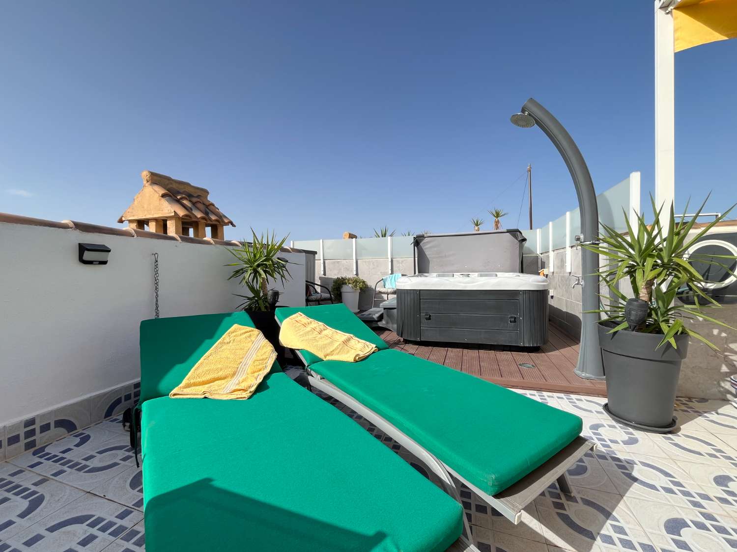 Precioso Apartamento de 2 dormitorios con solarium privado y jacuzzi