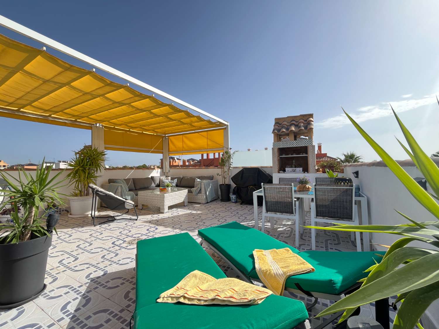 Precioso Apartamento de 2 dormitorios con solarium privado y jacuzzi