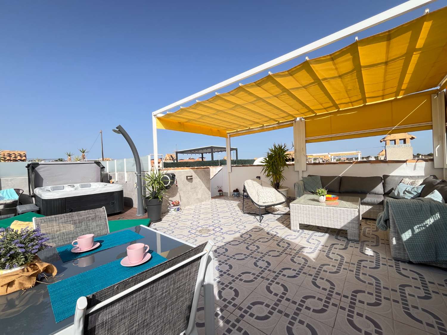 Precioso Apartamento de 2 dormitorios con solarium privado y jacuzzi