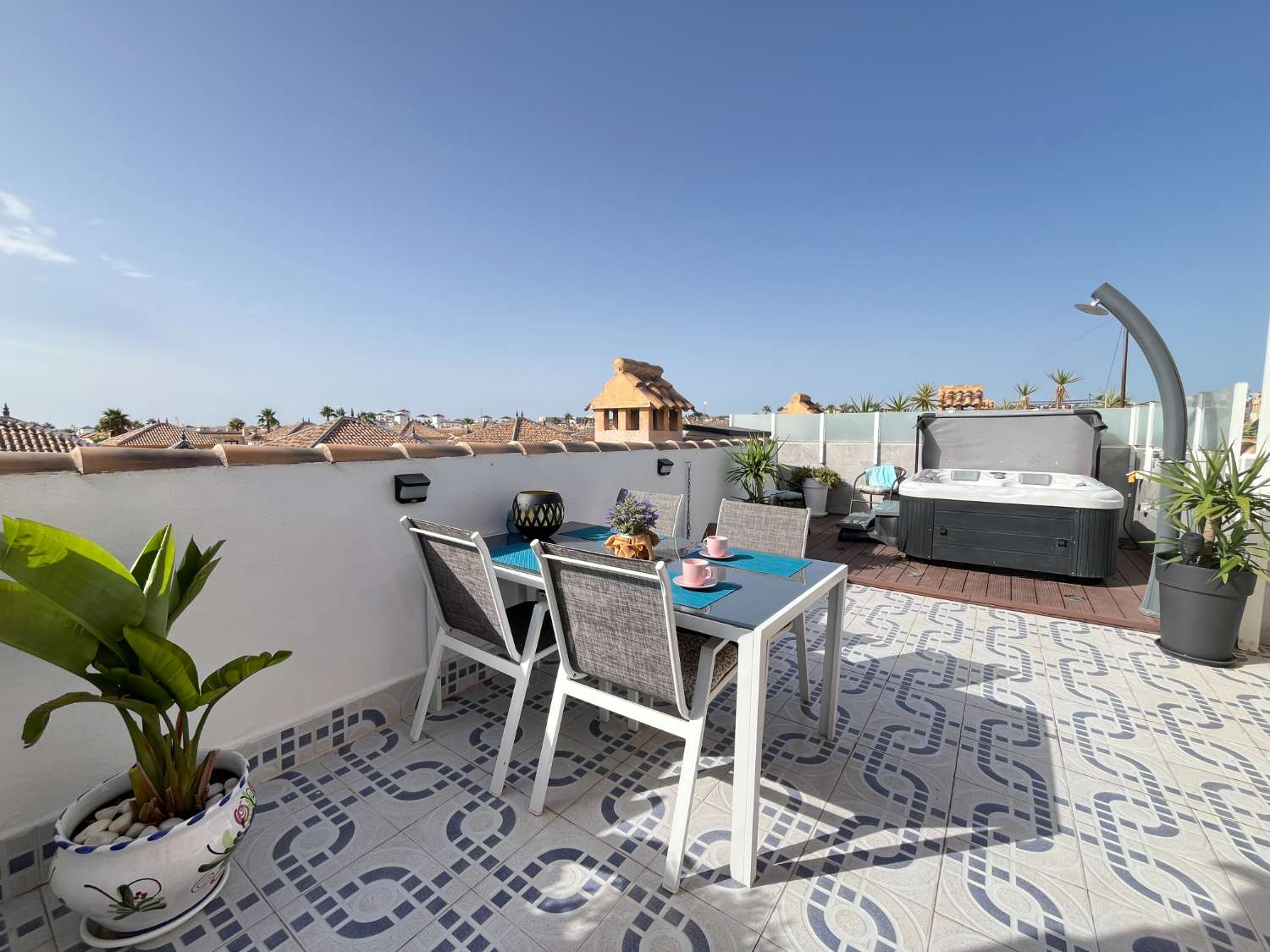 Precioso Apartamento de 2 dormitorios con solarium privado y jacuzzi