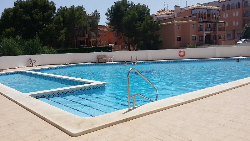 Apartamento de 2 dormitorios en la planta baja en Playa Flamenca
