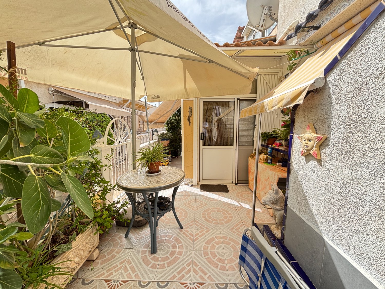 Bungalow uden nabo ovenpå med 2 soveværelser, 1 badeværelse, sydvendt i Orihuela Costa