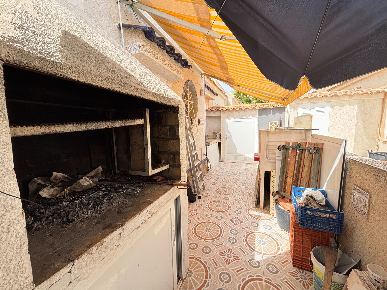Bungalow uden nabo ovenpå med 2 soveværelser, 1 badeværelse, sydvendt i Orihuela Costa