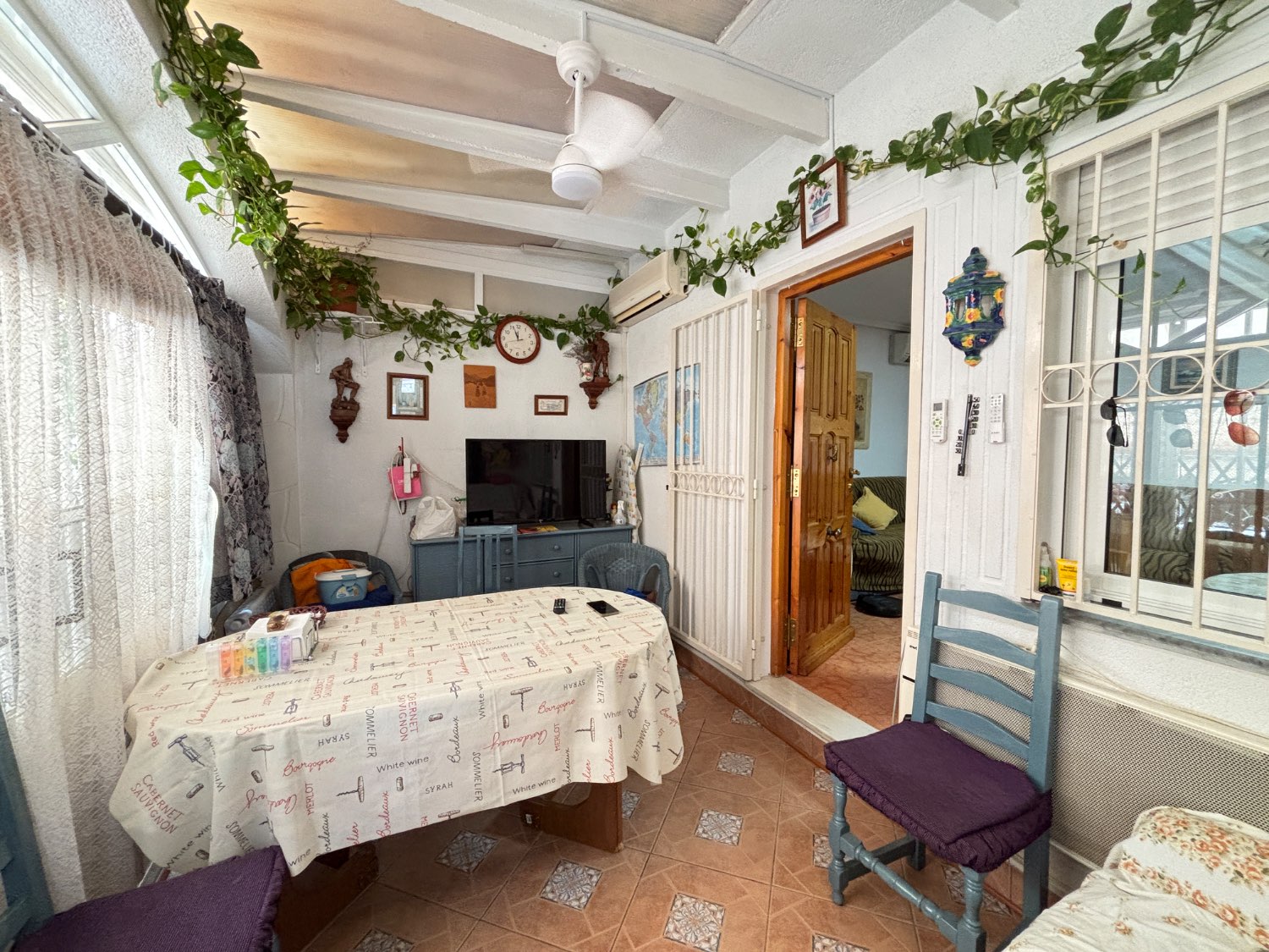 Bungalow uden nabo ovenpå med 2 soveværelser, 1 badeværelse, sydvendt i Orihuela Costa