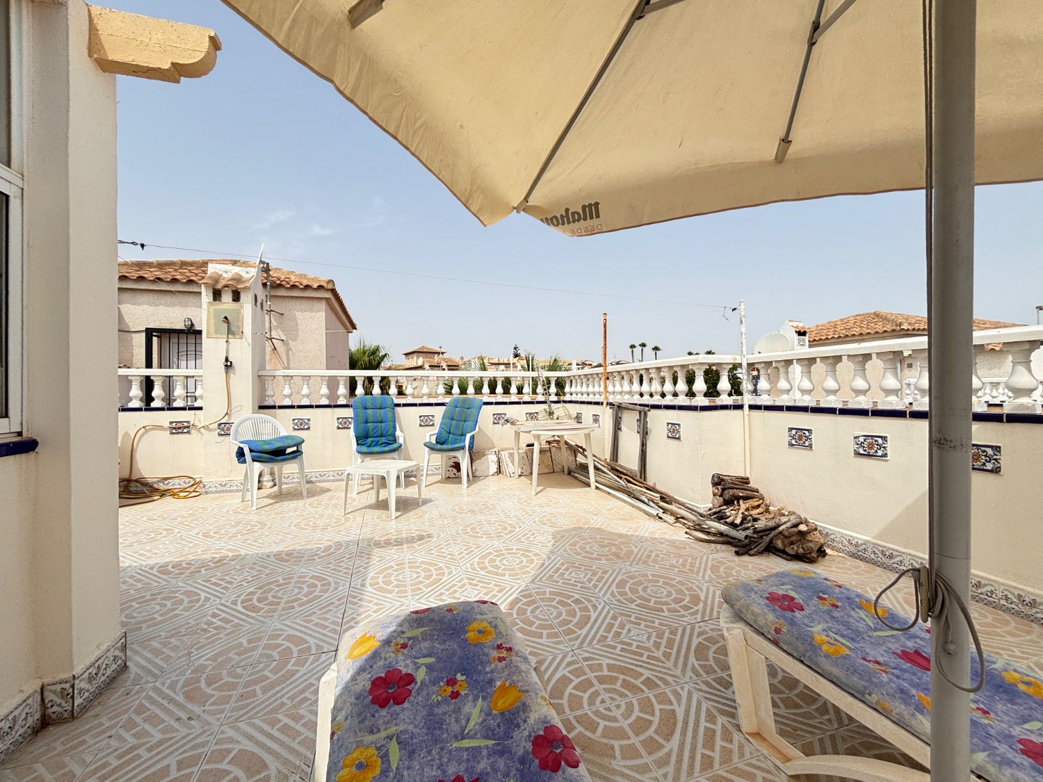 Bungalow uden nabo ovenpå med 2 soveværelser, 1 badeværelse, sydvendt i Orihuela Costa