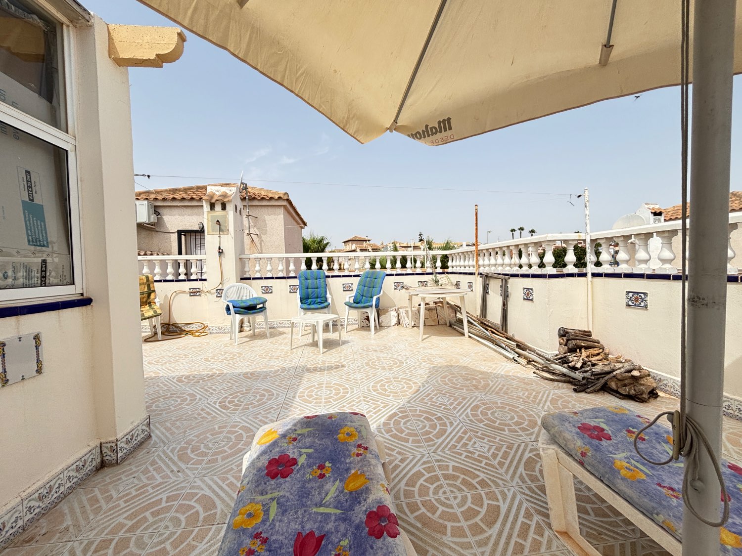 Bungalow uden nabo ovenpå med 2 soveværelser, 1 badeværelse, sydvendt i Orihuela Costa