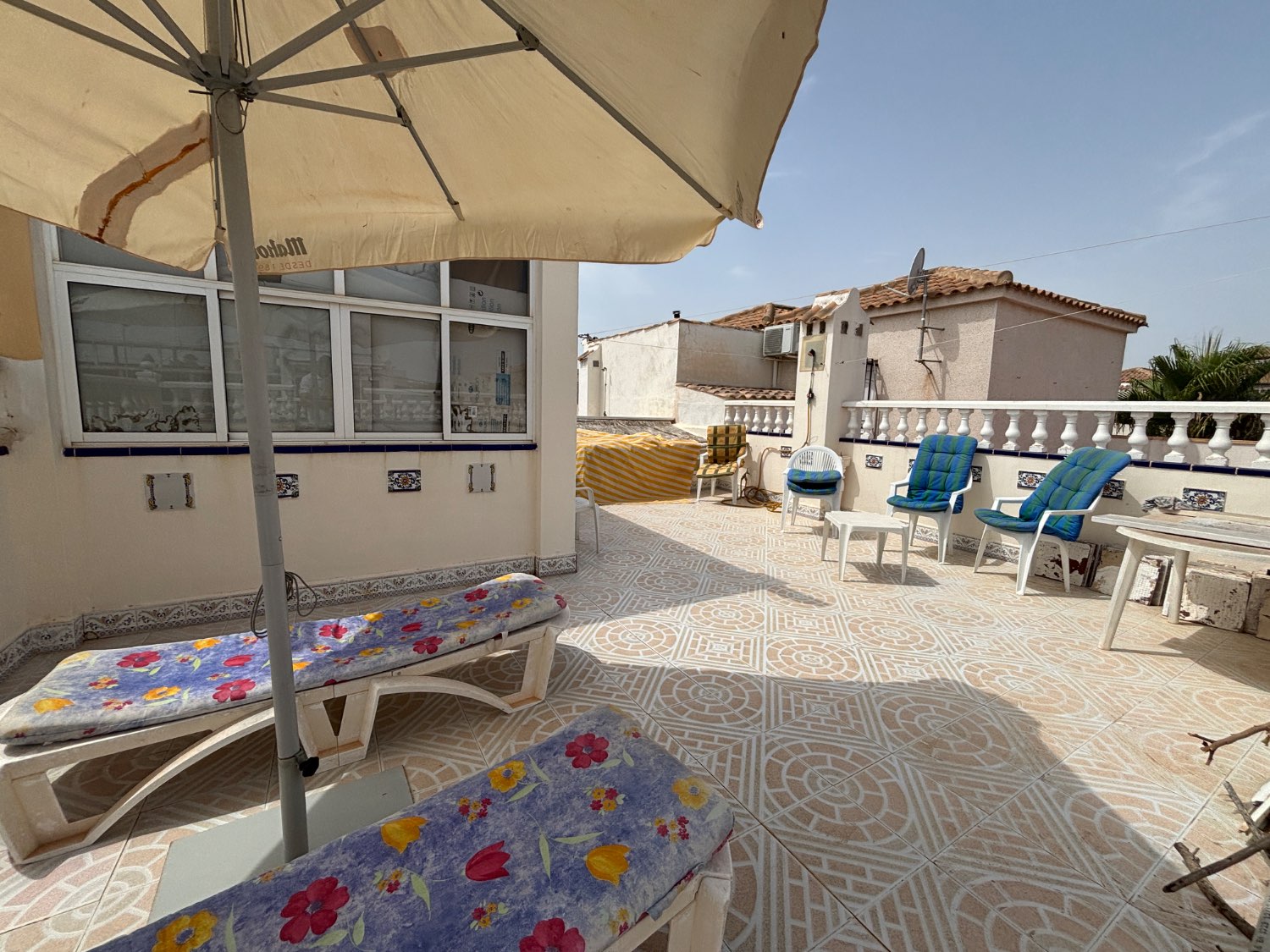 Bungalow uden nabo ovenpå med 2 soveværelser, 1 badeværelse, sydvendt i Orihuela Costa