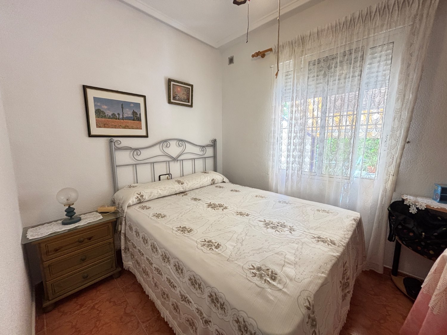 Bungalow uden nabo ovenpå med 2 soveværelser, 1 badeværelse, sydvendt i Orihuela Costa