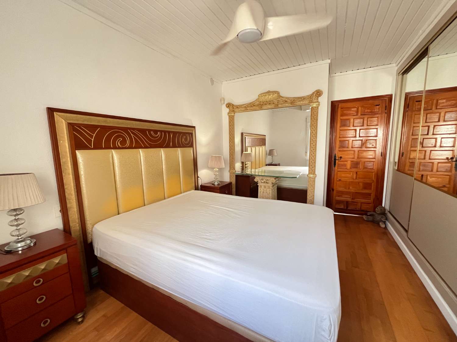 Chalet independiente con gran piscina privada en La Florida – Orihuela Costa