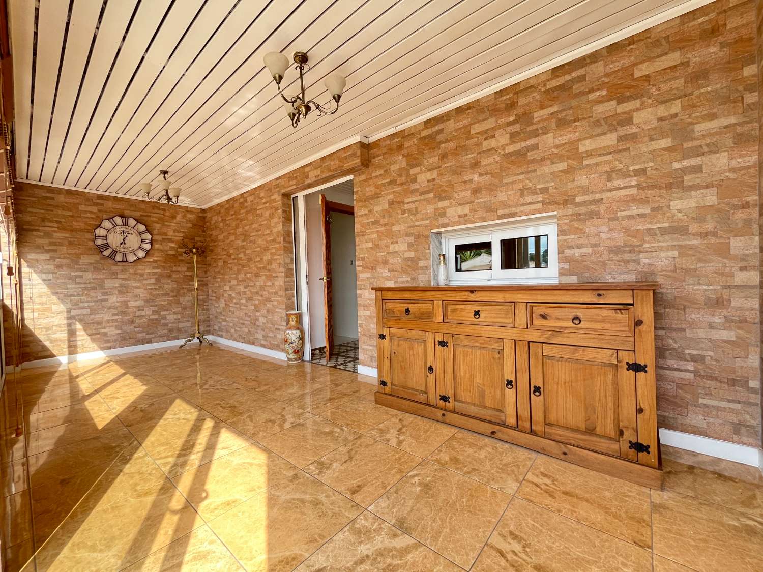 Chalet independiente con gran piscina privada en La Florida – Orihuela Costa