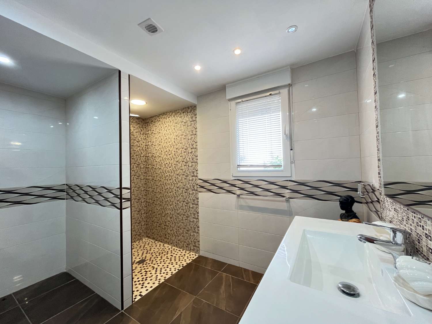 Chalet independiente con gran piscina privada en La Florida – Orihuela Costa