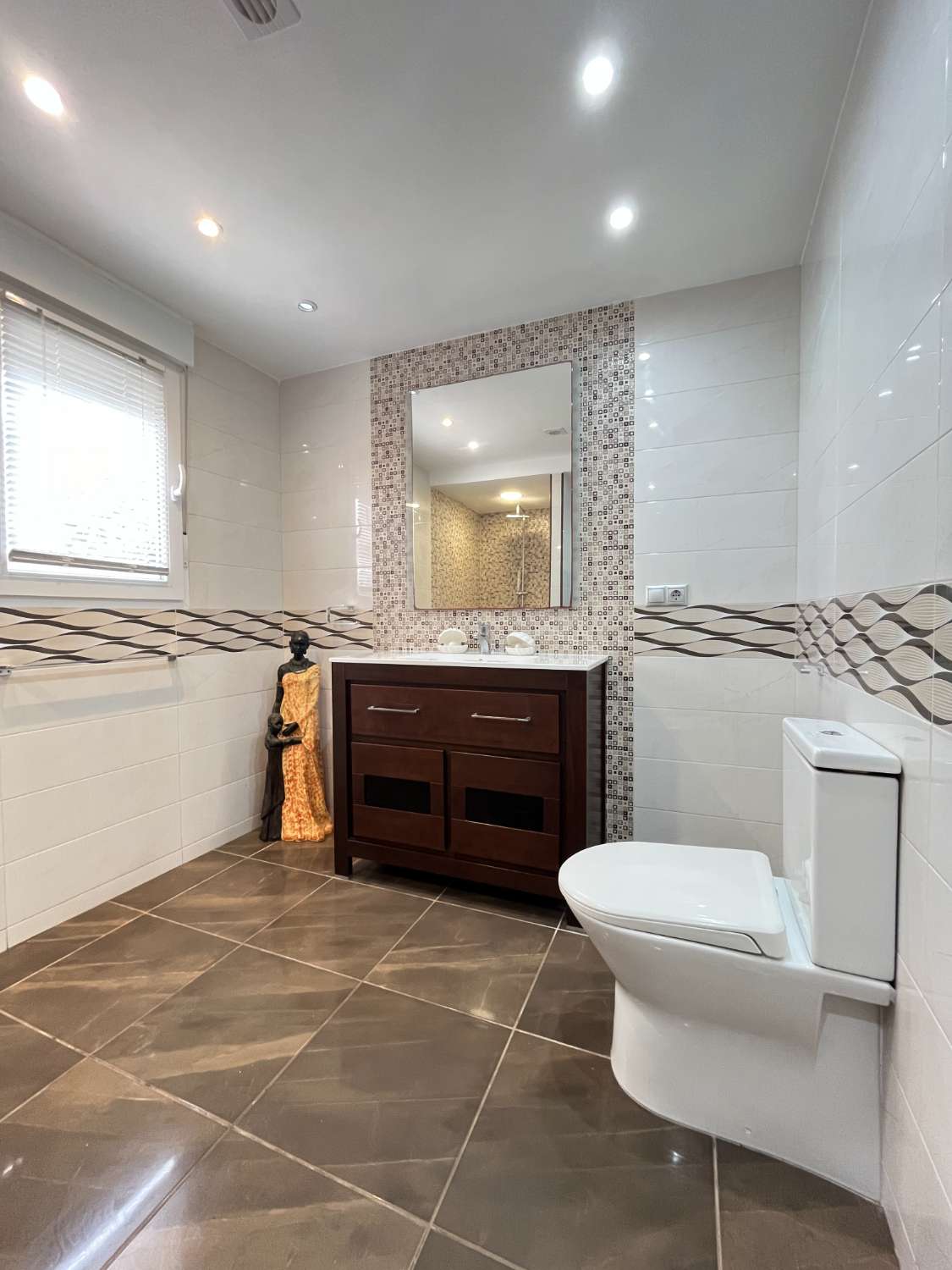 Chalet independiente con gran piscina privada en La Florida – Orihuela Costa