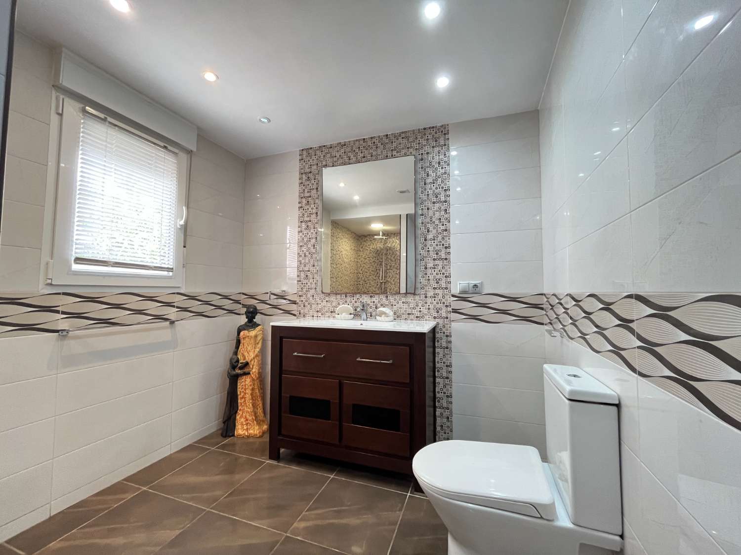 Chalet independiente con gran piscina privada en La Florida – Orihuela Costa