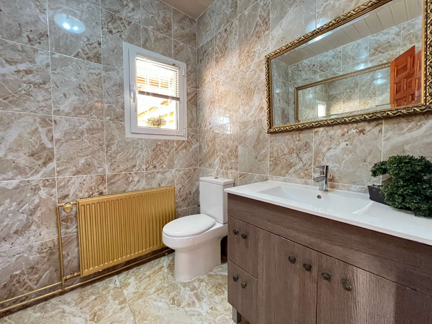 Chalet independiente con gran piscina privada en La Florida – Orihuela Costa