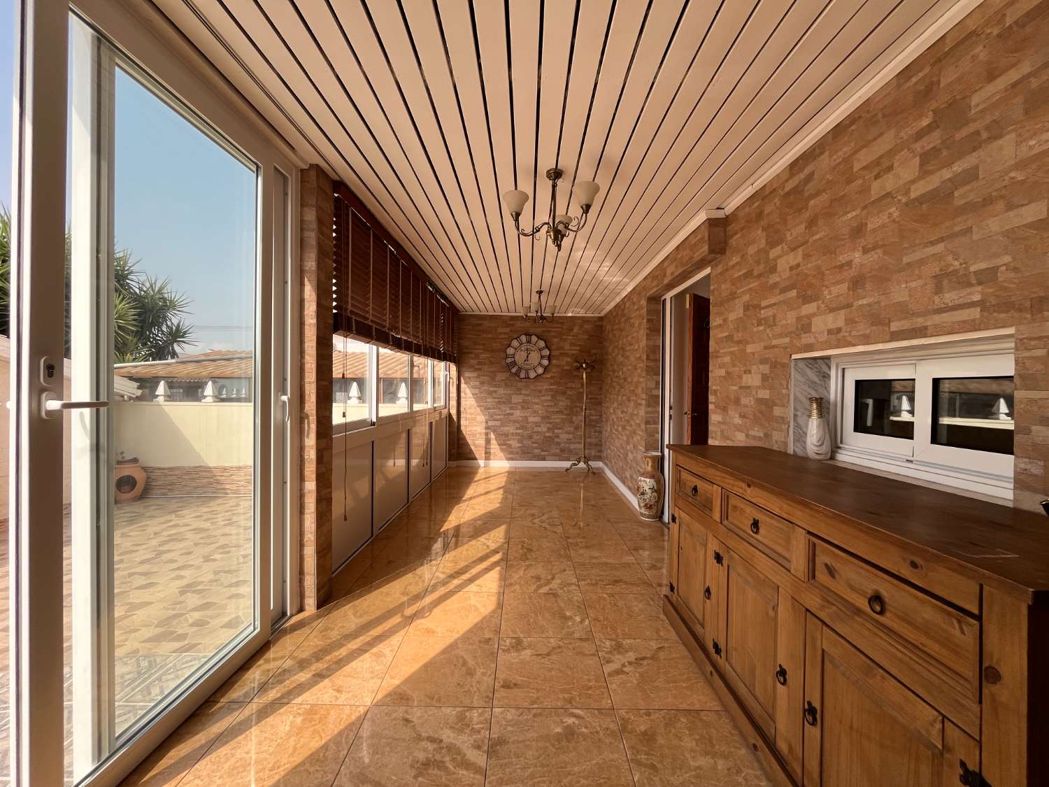 Chalet independiente con gran piscina privada en La Florida – Orihuela Costa
