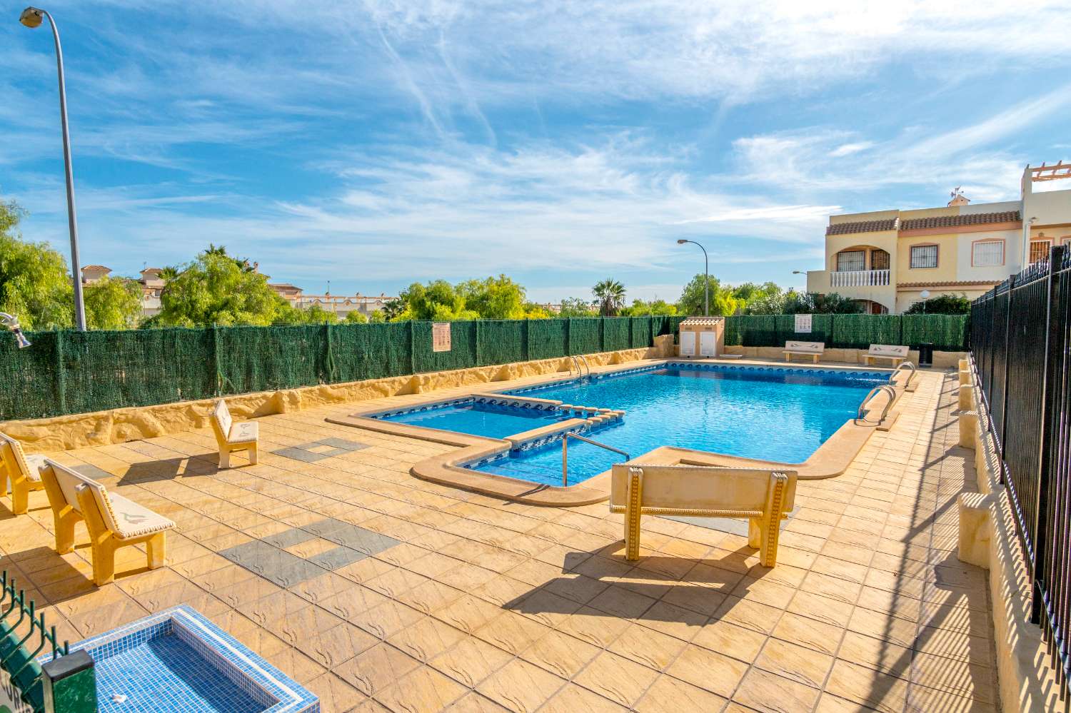 Apartamento de 2 dormitorios con piscina comunitaria