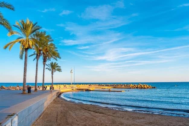 Apartamento en planta alta con terraza y 2 plazas de garaje en Barrio San Roque, Torrevieja
