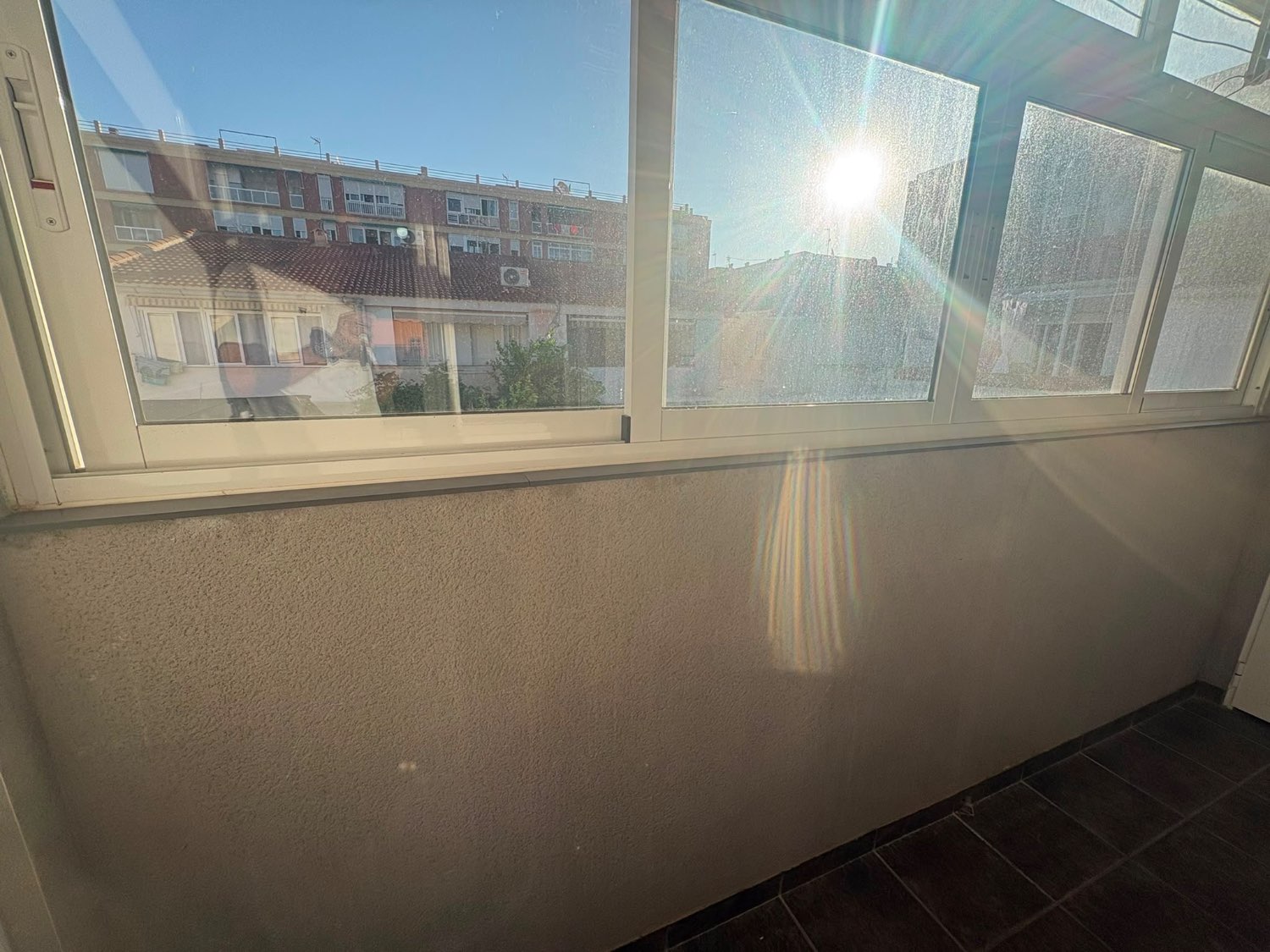 Apartamento en planta alta con terraza y 2 plazas de garaje en Barrio San Roque, Torrevieja