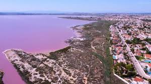 Apartamento en planta alta con terraza y 2 plazas de garaje en Barrio San Roque, Torrevieja