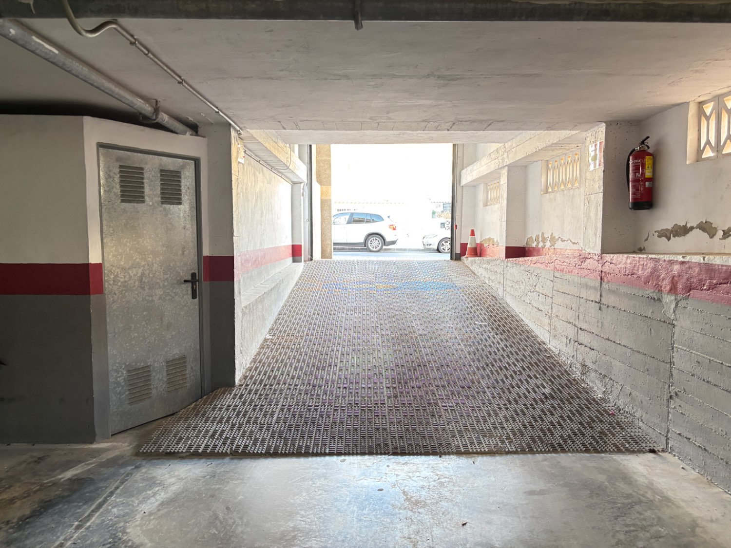 Apartamento en planta alta con terraza y 2 plazas de garaje en Barrio San Roque, Torrevieja