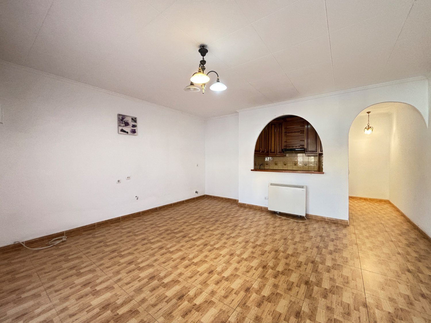 Apartamento en planta alta con terraza y 2 plazas de garaje en Barrio San Roque, Torrevieja