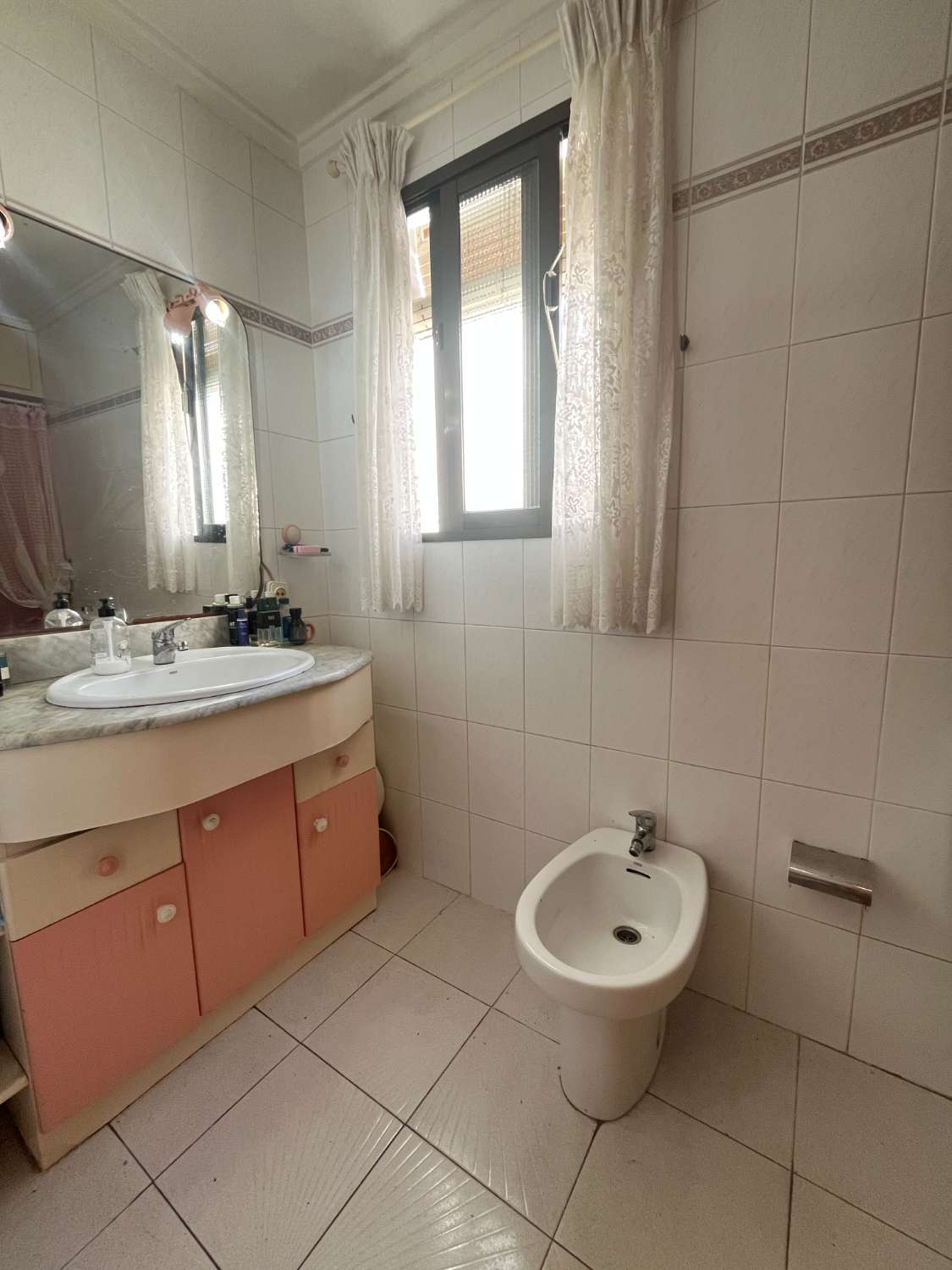 AMPLIO APARTAMENTO DE 4 DORMITORIOS EN PLENO CENTRO DE GUARDAMAR DEL SEGURA