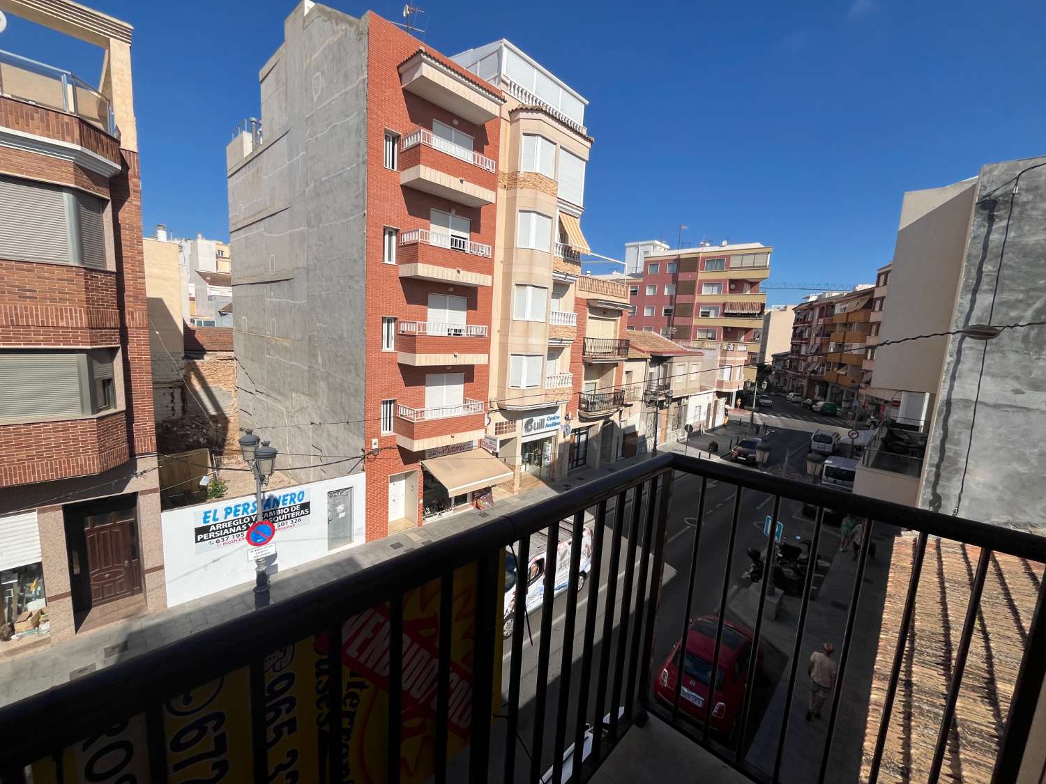 AMPLIO APARTAMENTO DE 4 DORMITORIOS EN PLENO CENTRO DE GUARDAMAR DEL SEGURA
