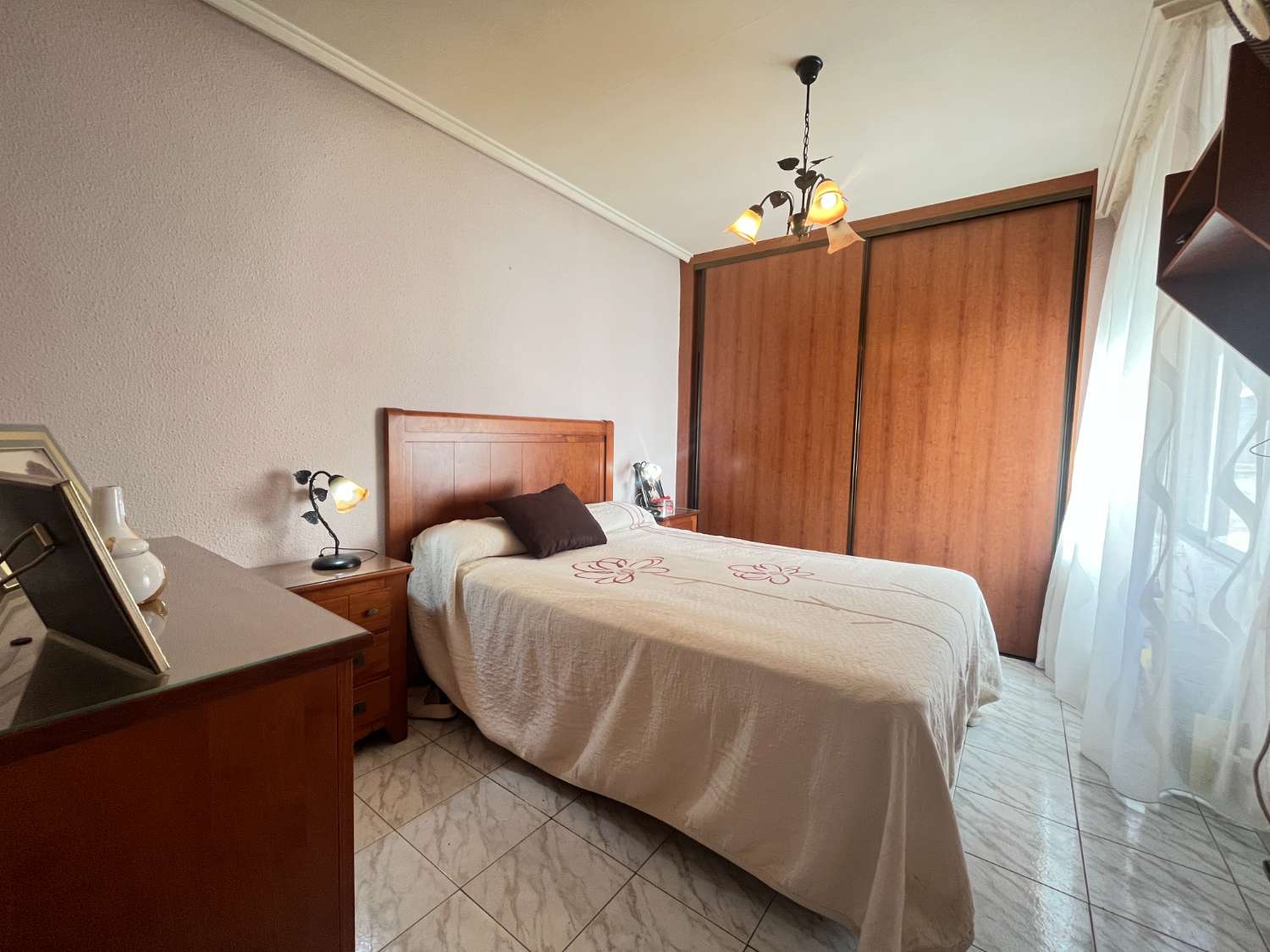 AMPLIO APARTAMENTO DE 4 DORMITORIOS EN PLENO CENTRO DE GUARDAMAR DEL SEGURA