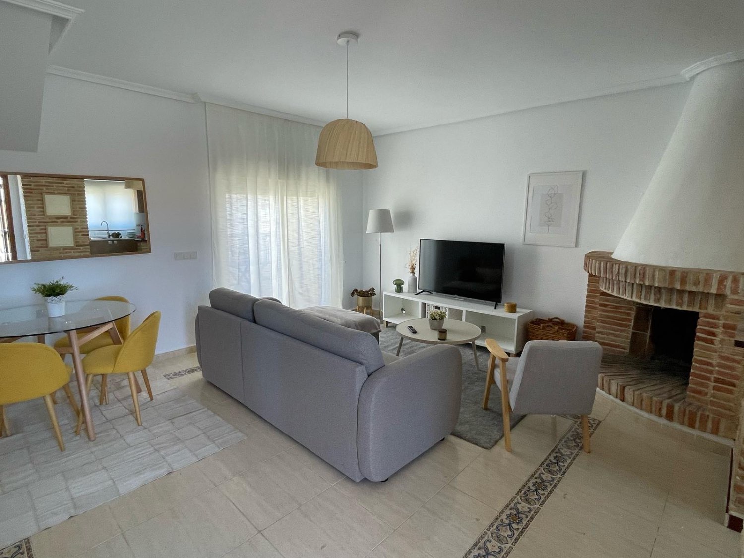 Apartamento en planta alta con jardín privado de 100 m² y solárium en Las Mimosas, Orihuela Costa