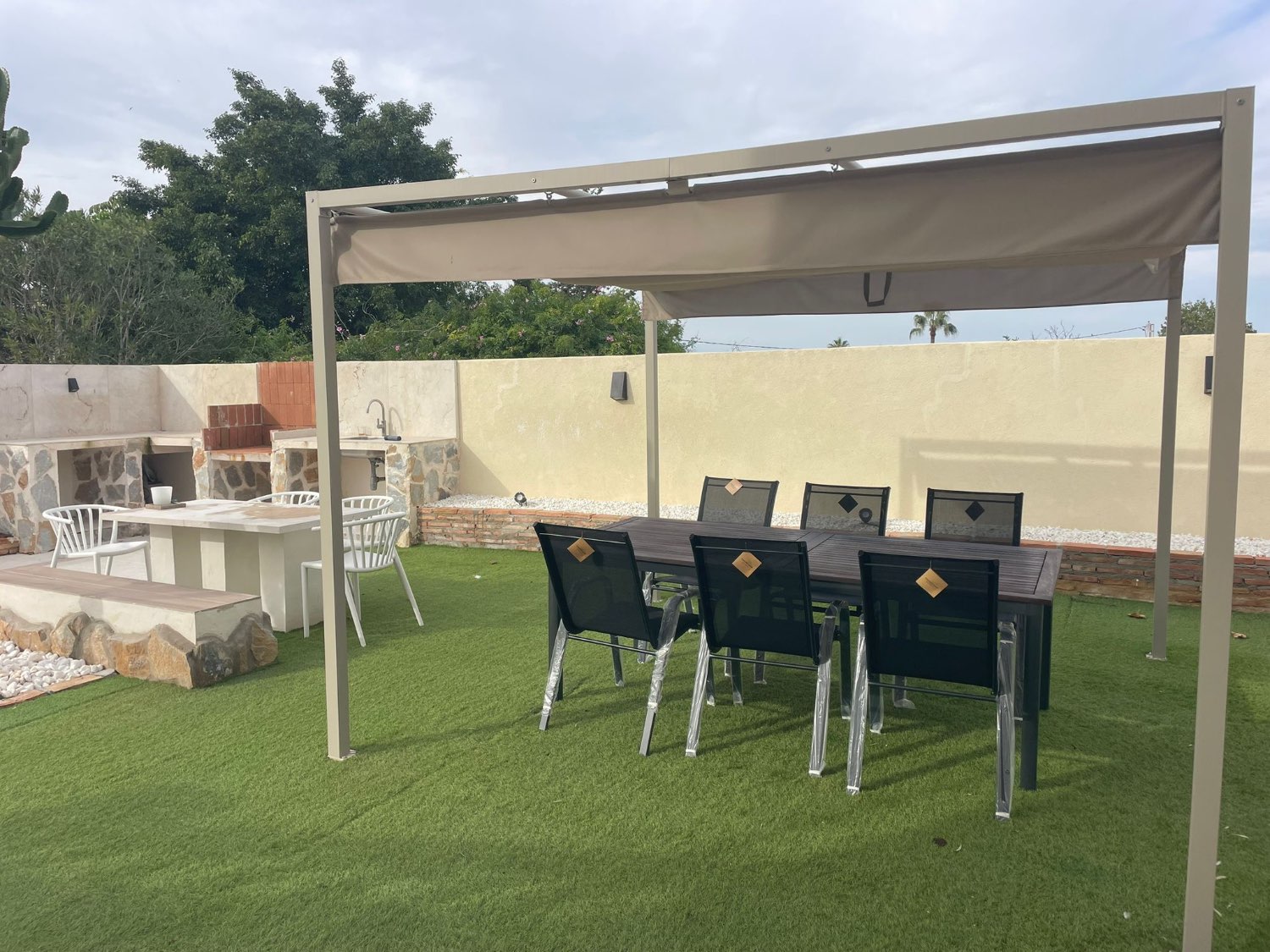Apartamento en planta alta con jardín privado de 100 m² y solárium en Las Mimosas, Orihuela Costa
