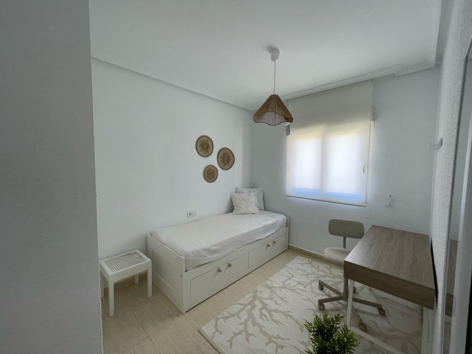 Apartamento en planta alta con jardín privado de 100 m² y solárium en Las Mimosas, Orihuela Costa