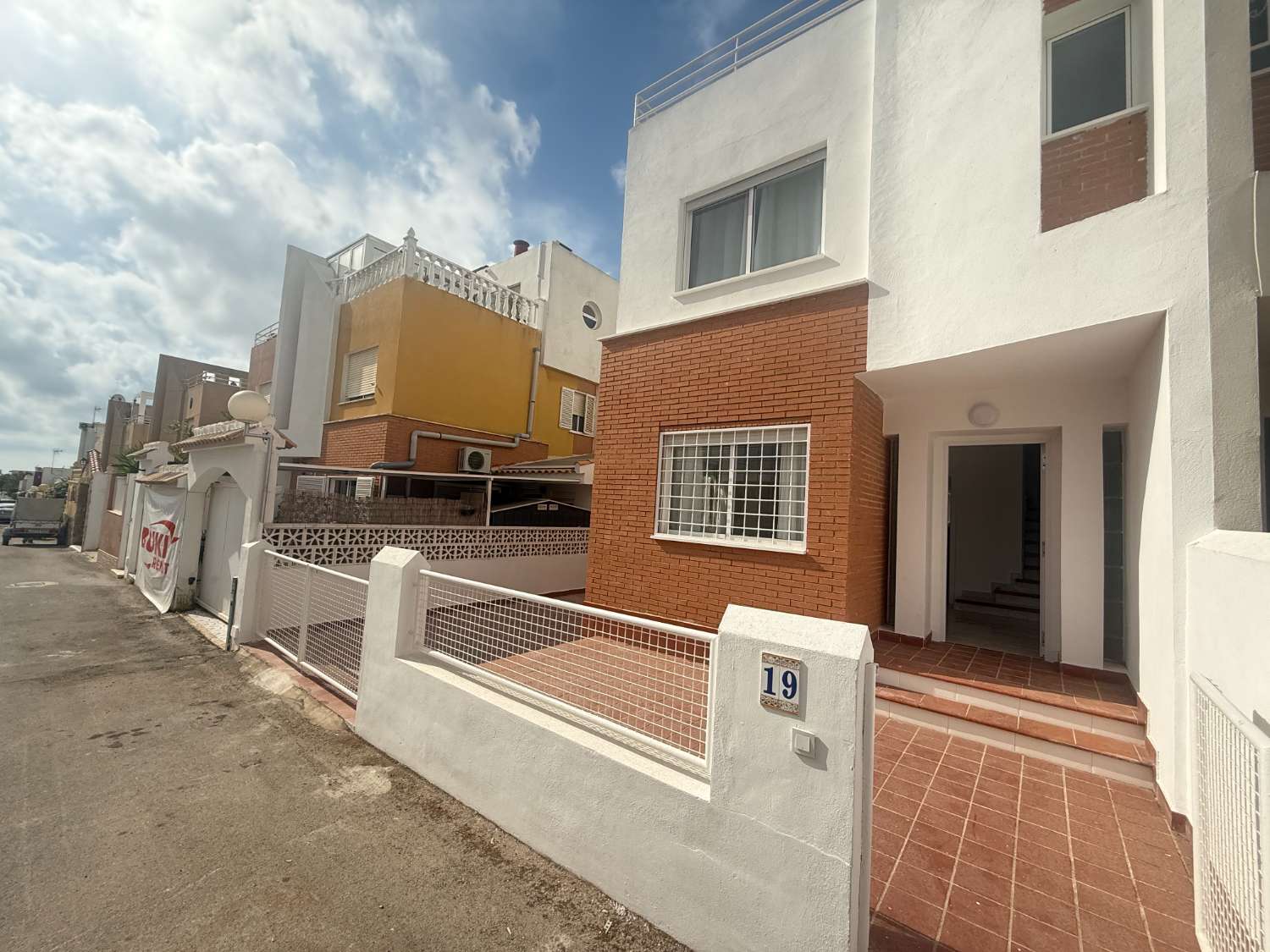 Bungalow completamente reformado listo para entrar a vivir.