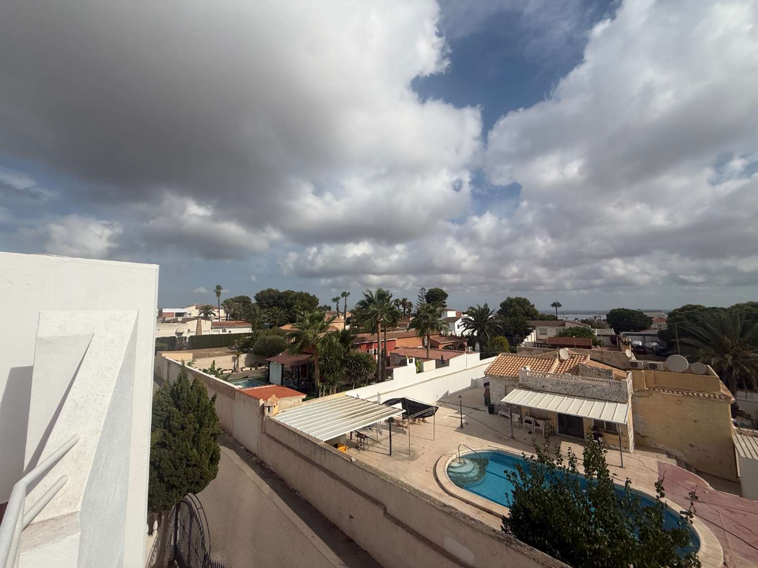 Bungalow completamente reformado listo para entrar a vivir.