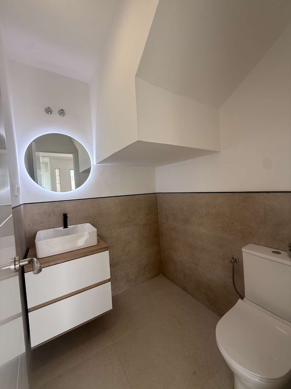 Bungalow completamente reformado listo para entrar a vivir.
