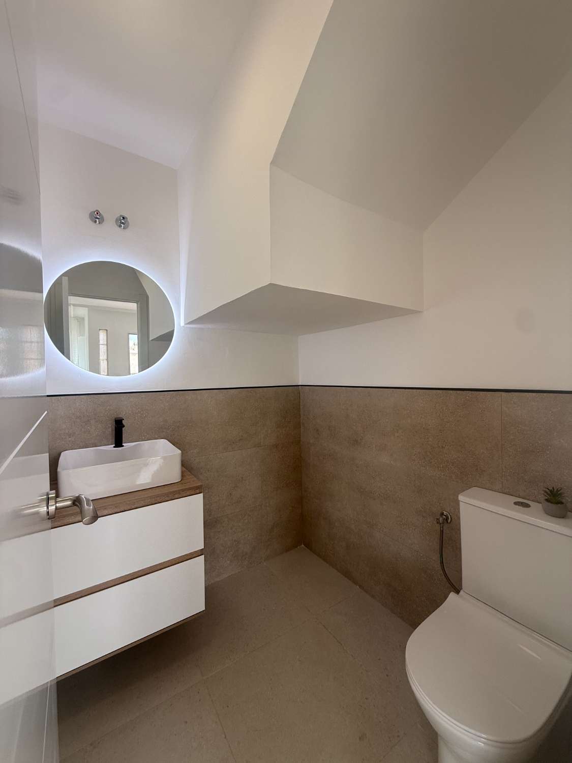 Bungalow completamente reformado listo para entrar a vivir.