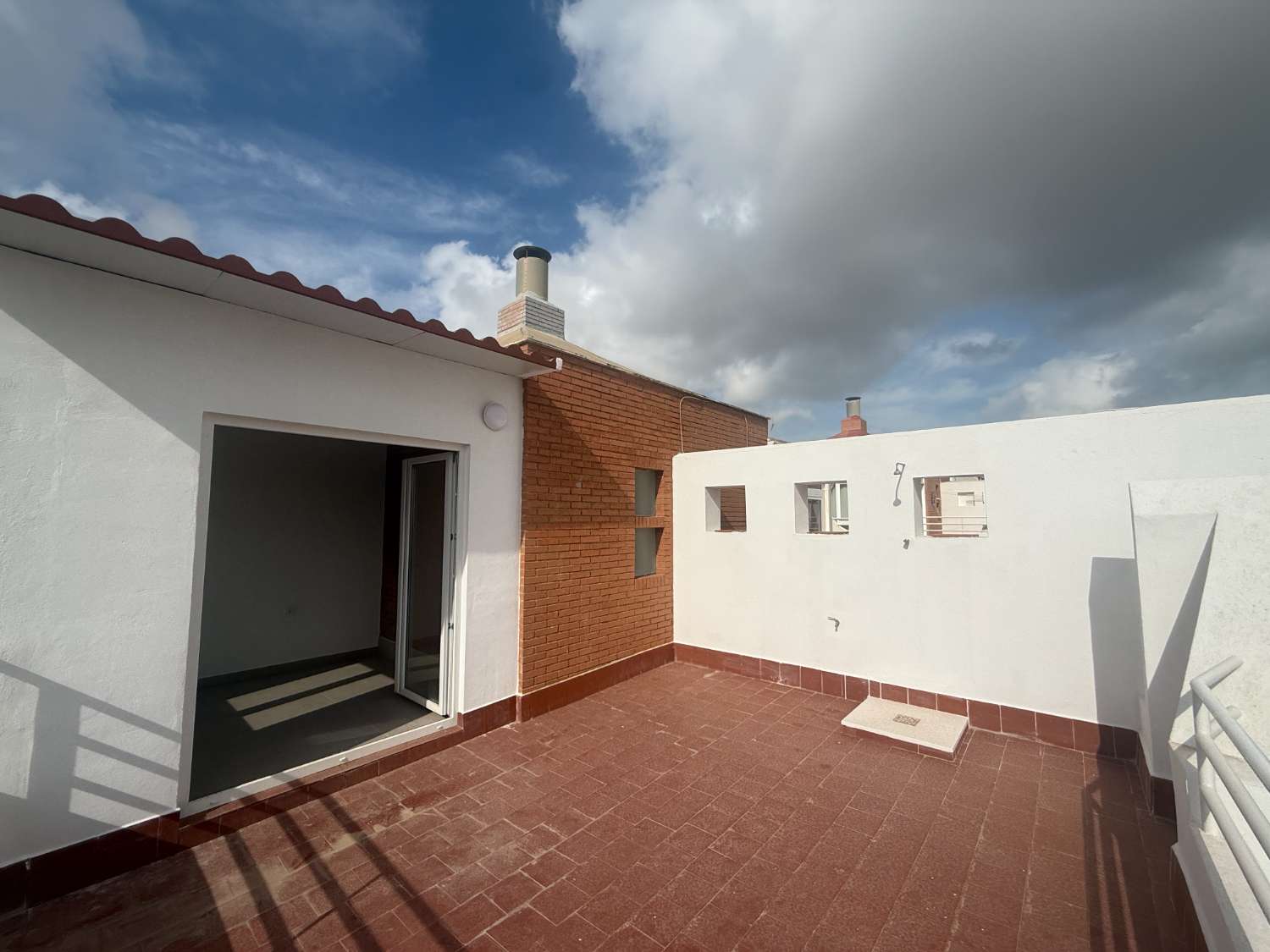 Bungalow completamente reformado listo para entrar a vivir.