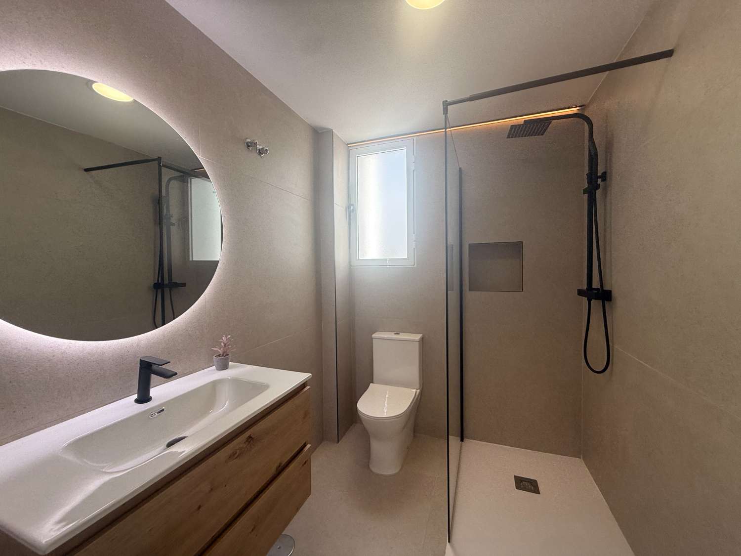 Bungalow completamente reformado listo para entrar a vivir.