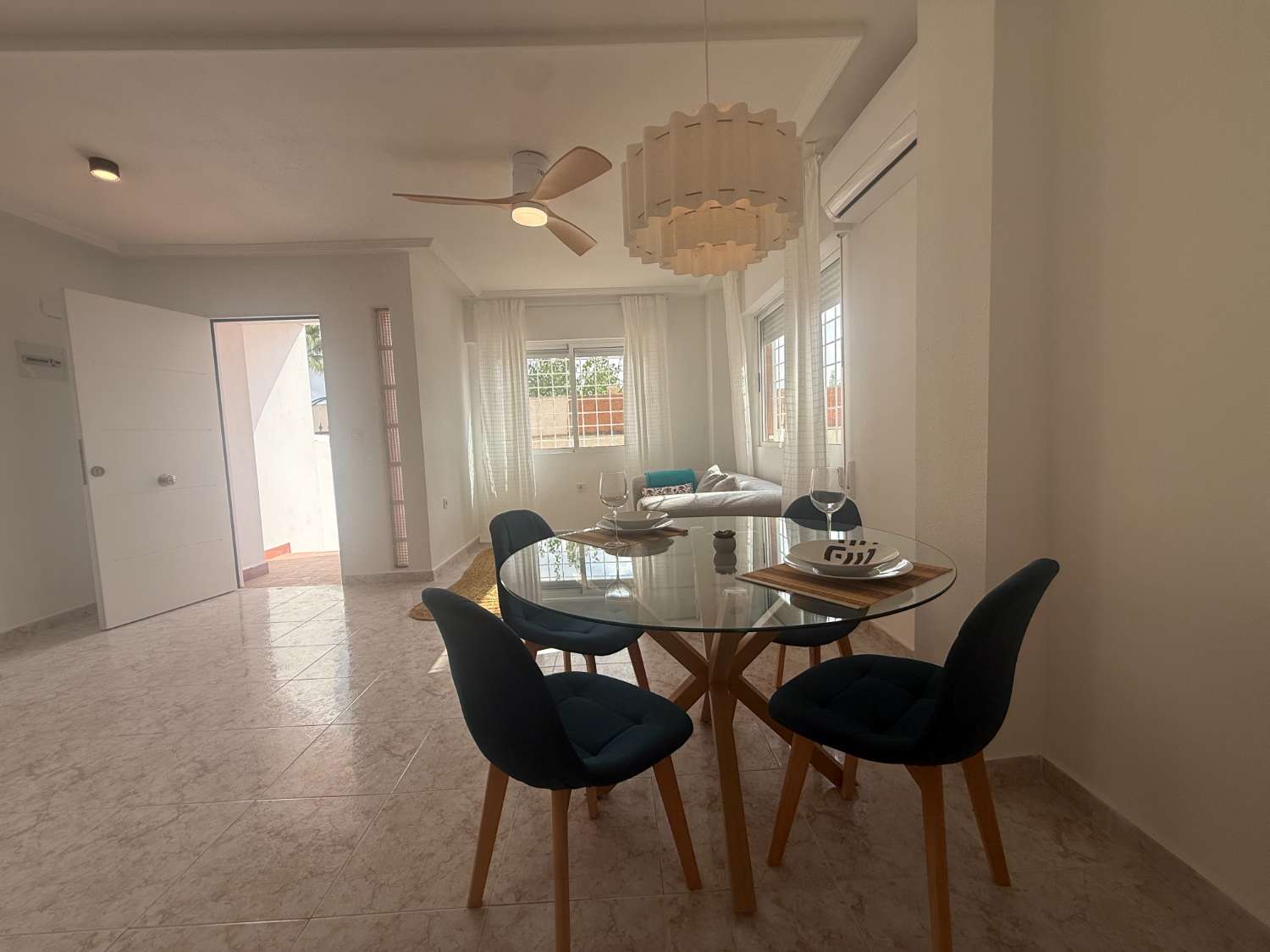 Bungalow completamente reformado listo para entrar a vivir.