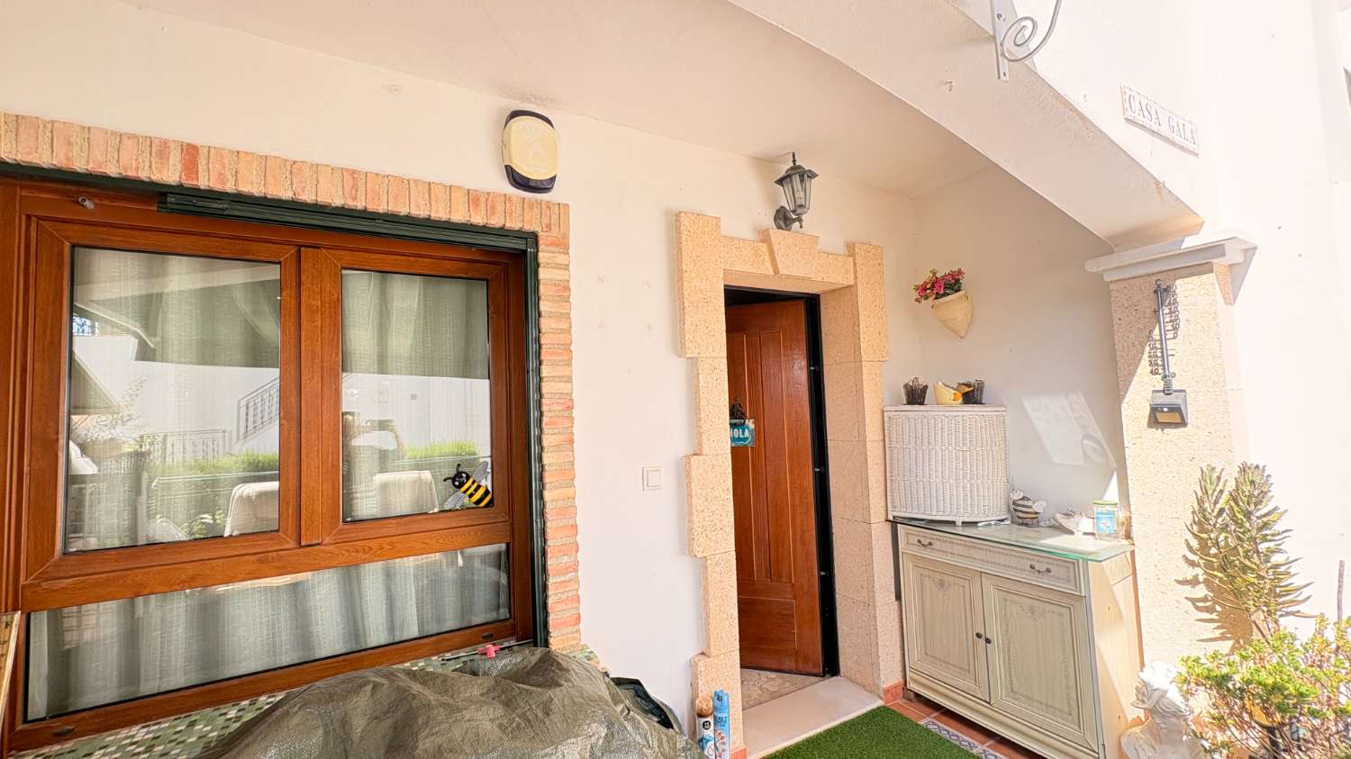 Estupendo bungalow con 2 dormitorios.