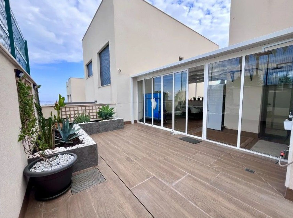 Bungalow con vistas al mar, cocina de verano y dos terrazas