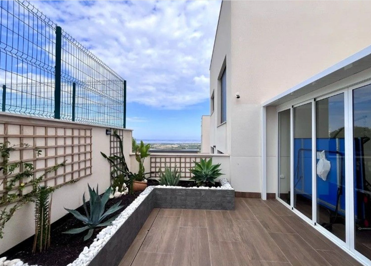 Bungalow con vistas al mar, cocina de verano y dos terrazas
