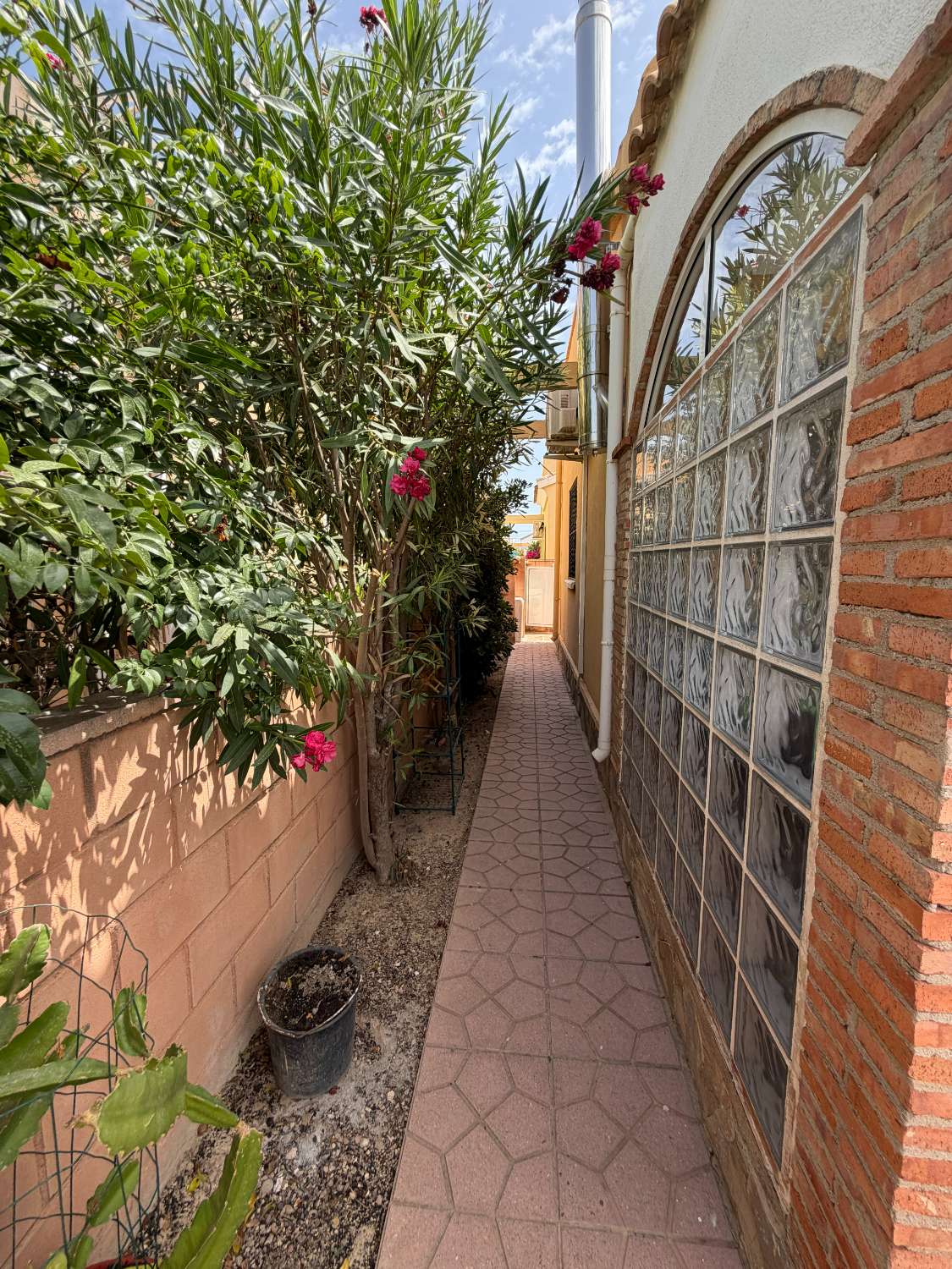 Huvila myynnissä Los Almendros-La Florida (Orihuela)
