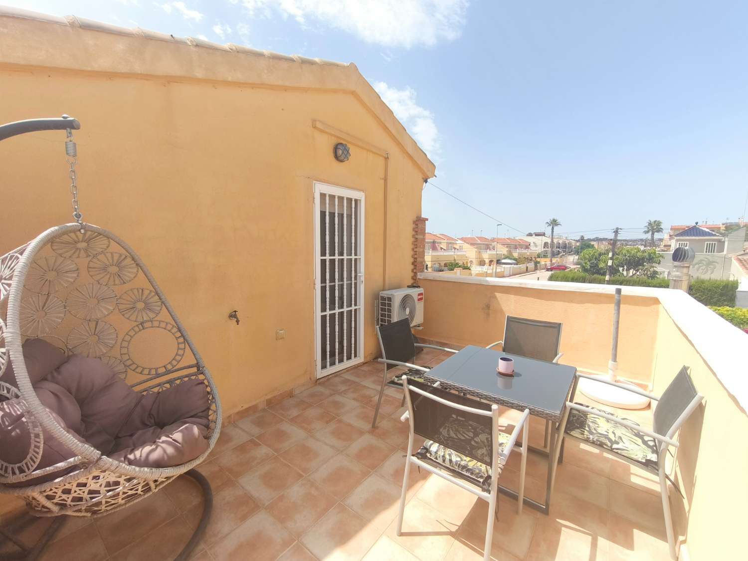 Huvila myynnissä Los Almendros-La Florida (Orihuela)