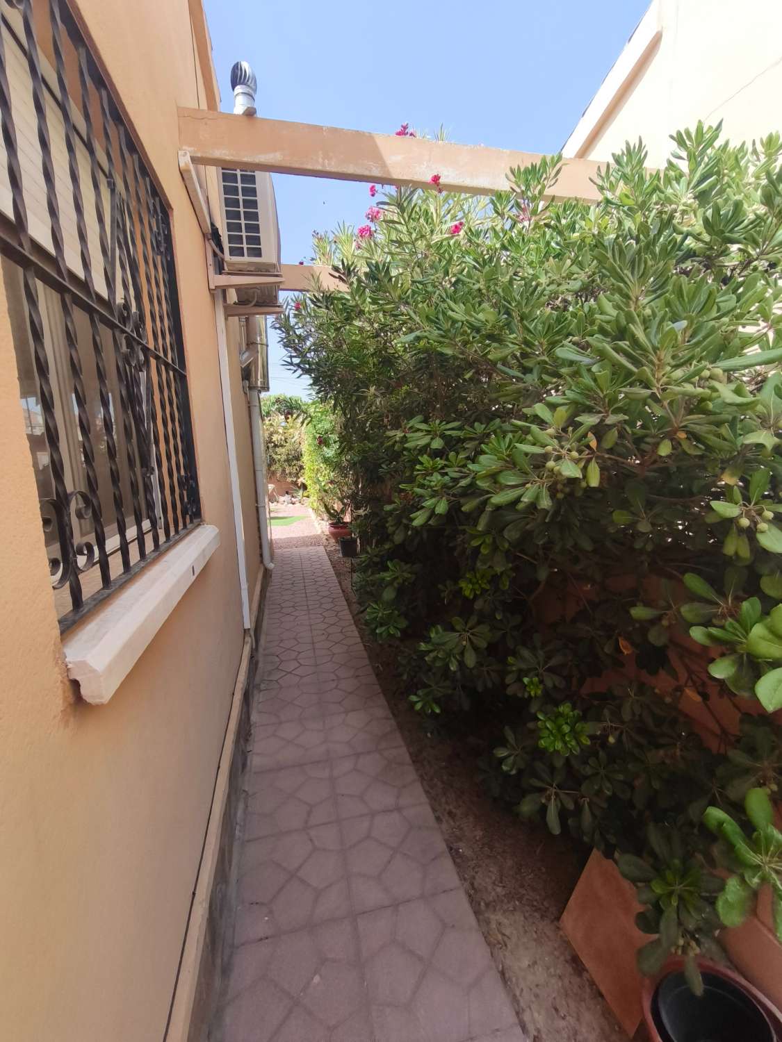 Huvila myynnissä Los Almendros-La Florida (Orihuela)
