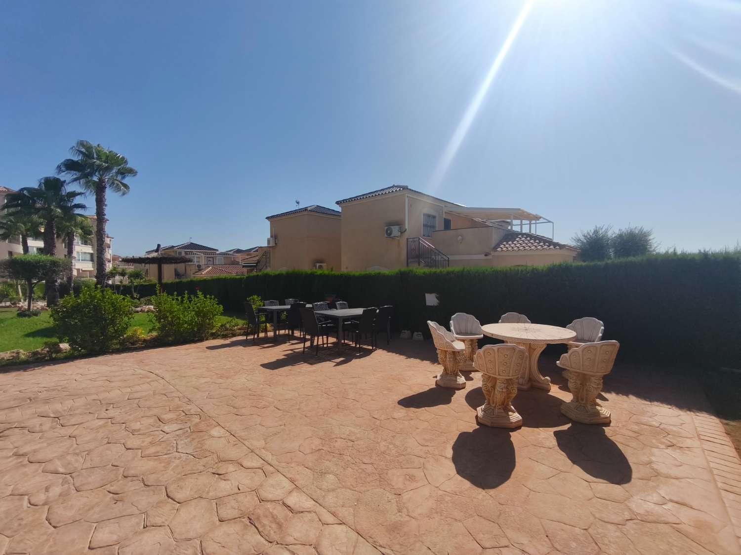 Beautiful exterior apartment with 2 bedrooms.