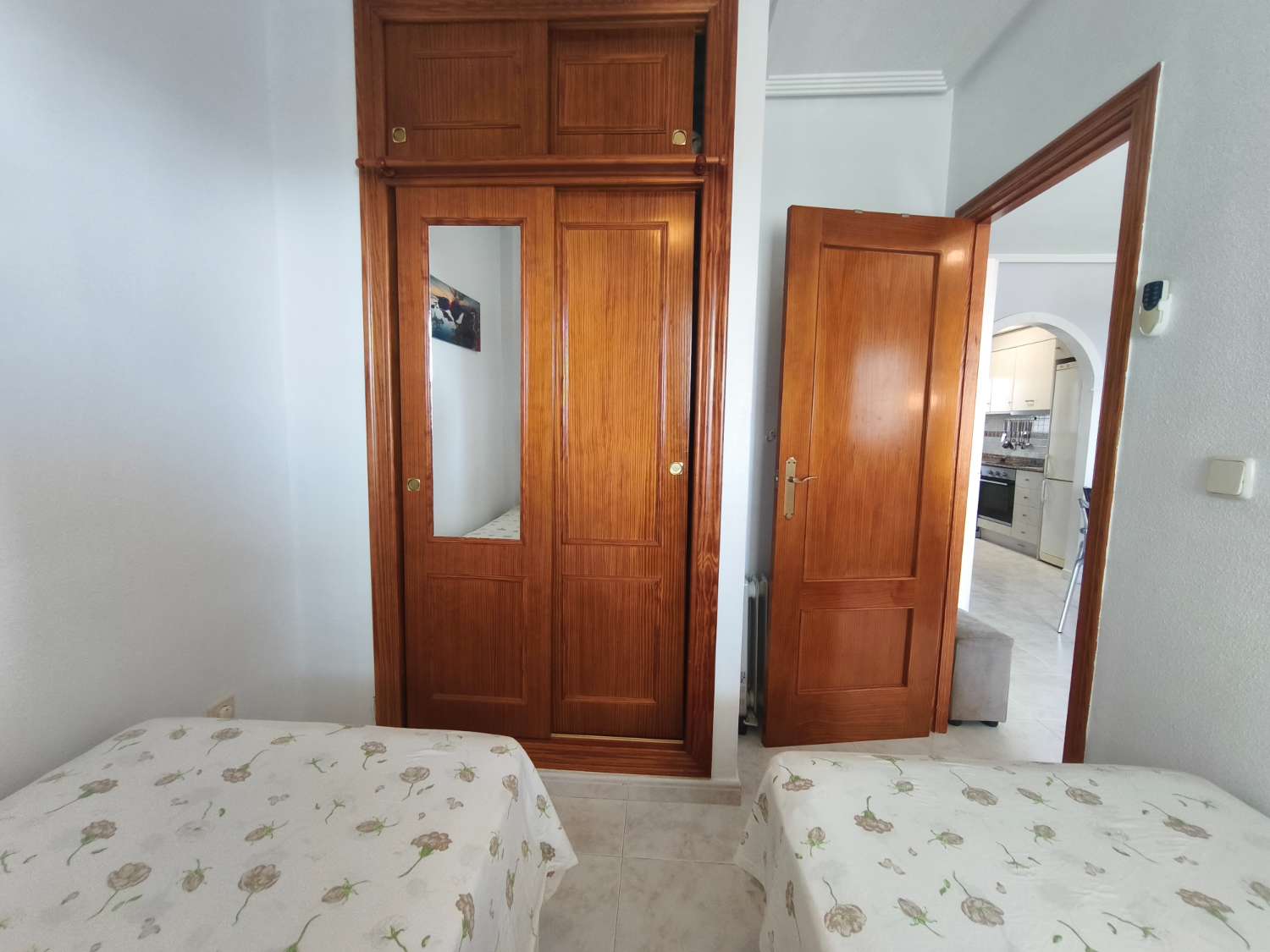 Beautiful exterior apartment with 2 bedrooms.