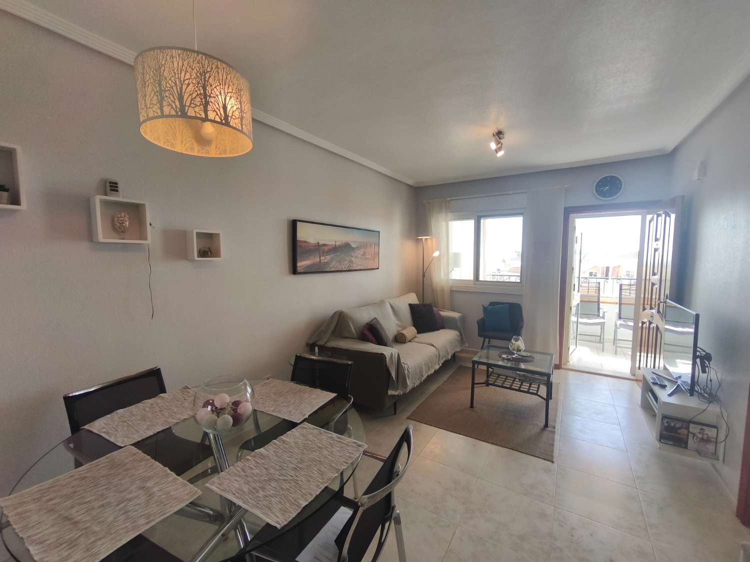 Beautiful exterior apartment with 2 bedrooms.