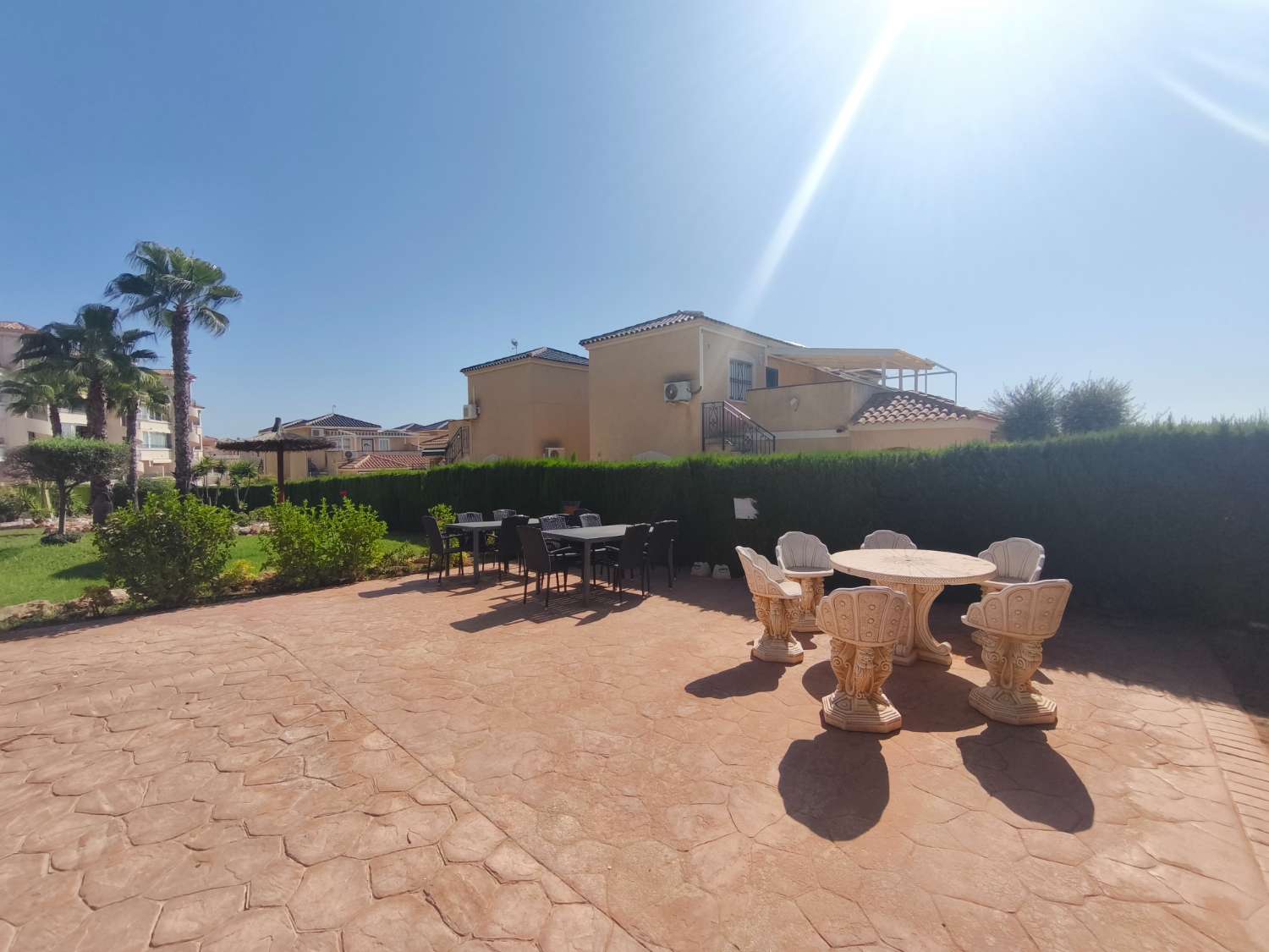 Beautiful exterior apartment with 2 bedrooms.