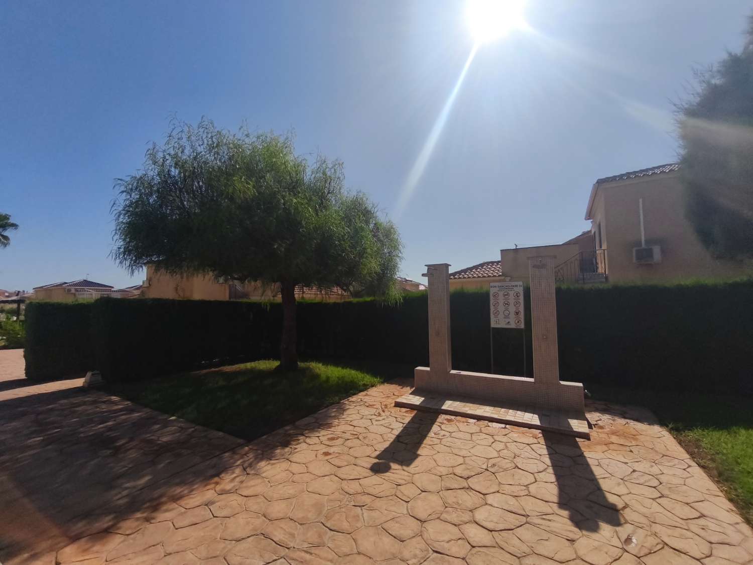 Beautiful exterior apartment with 2 bedrooms.