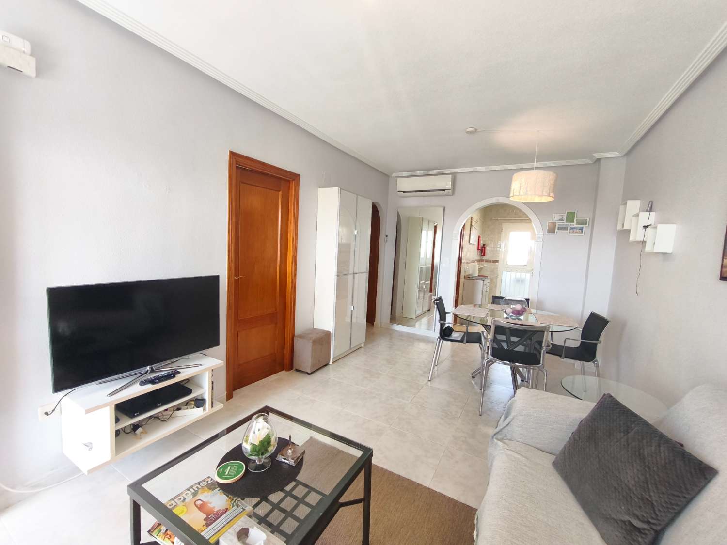Beautiful exterior apartment with 2 bedrooms.
